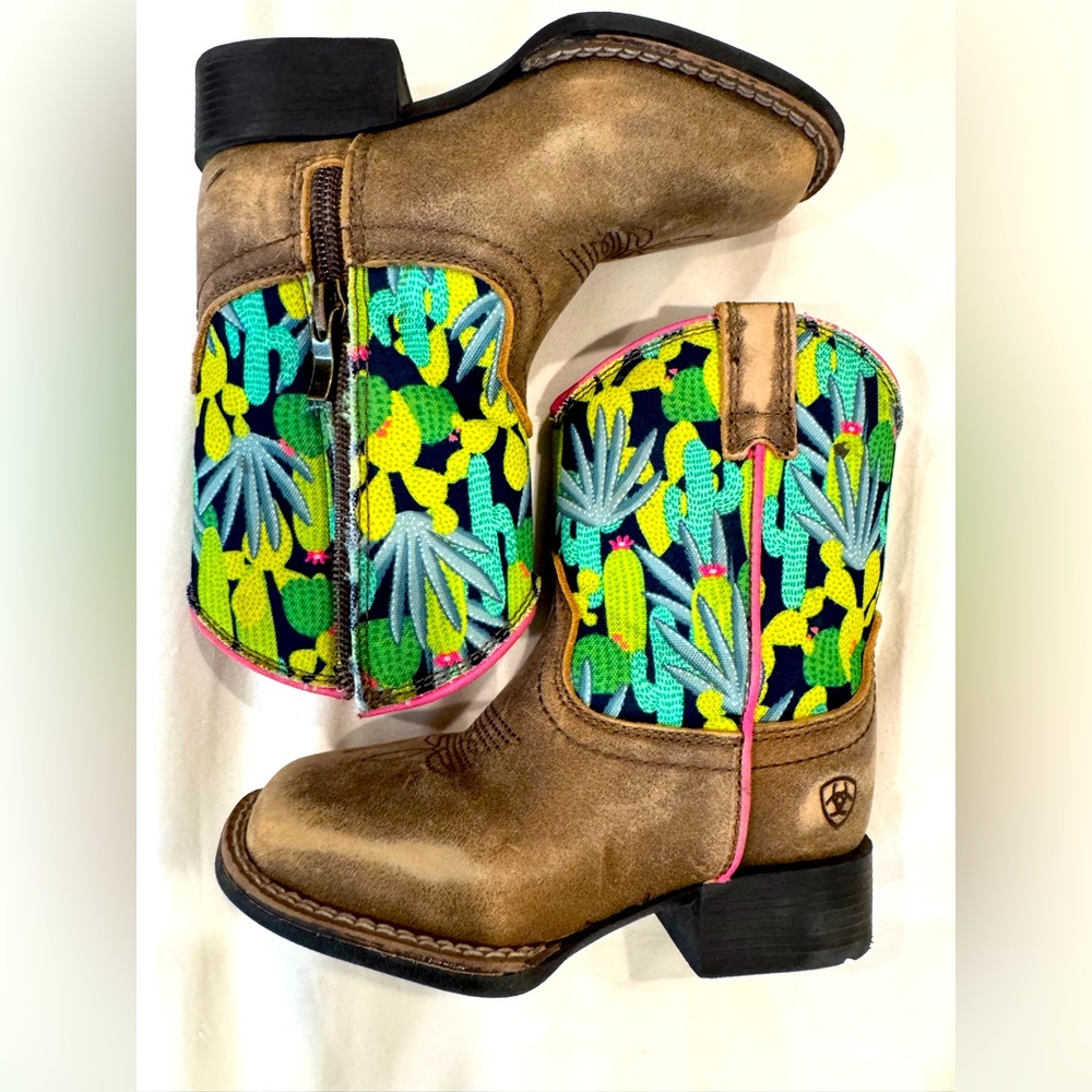 Ariat girls boots size 6-7 toddler